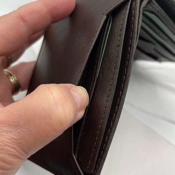 NWT brown leather Camino Bi-Fold wallet - Picture 6 of 9